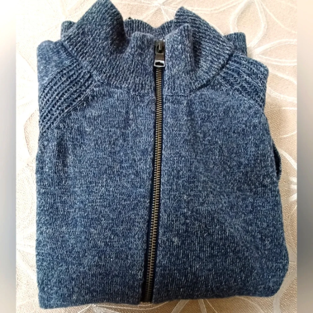 Banana Republic,  Men's Performance Linen, Zip Sweater!